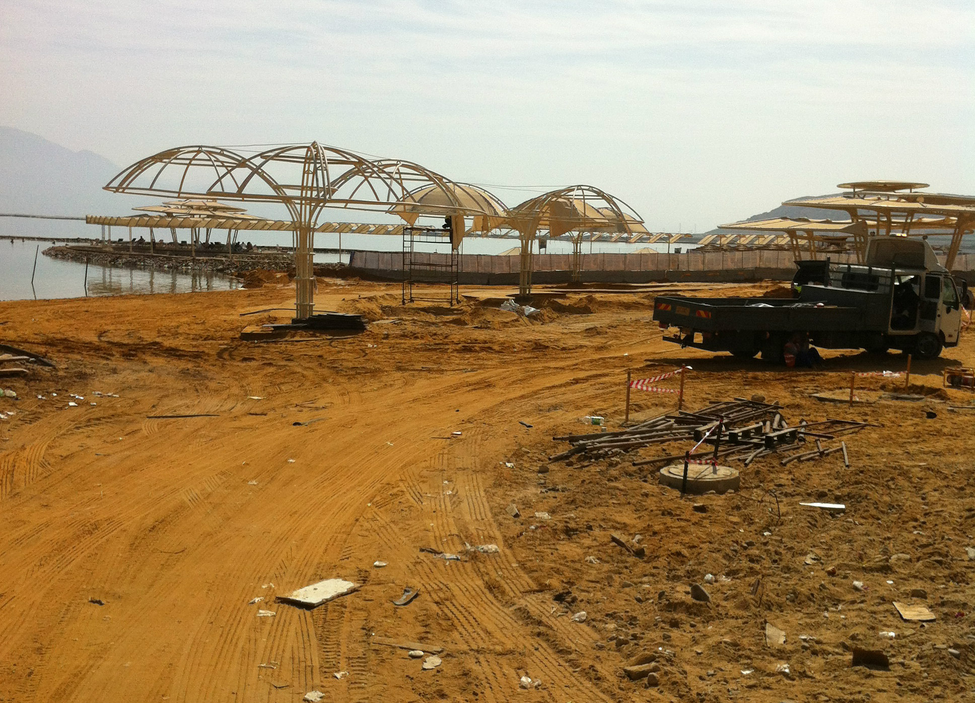 הגנה, שיקום ופיתוח חוף ציבורי "לאונרדו קלאב" ("נירוונה") תמונה 1